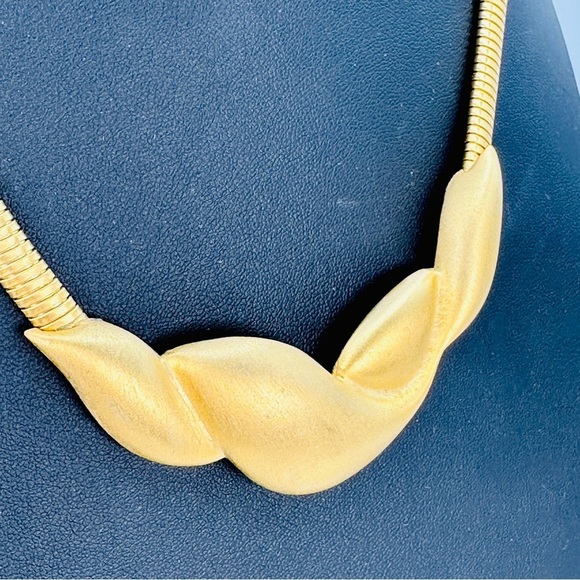 Vintage Sculptural Omega Choker Necklace Matte Gold Tone Slinky 80s Scuptural - Picture 5 of 11